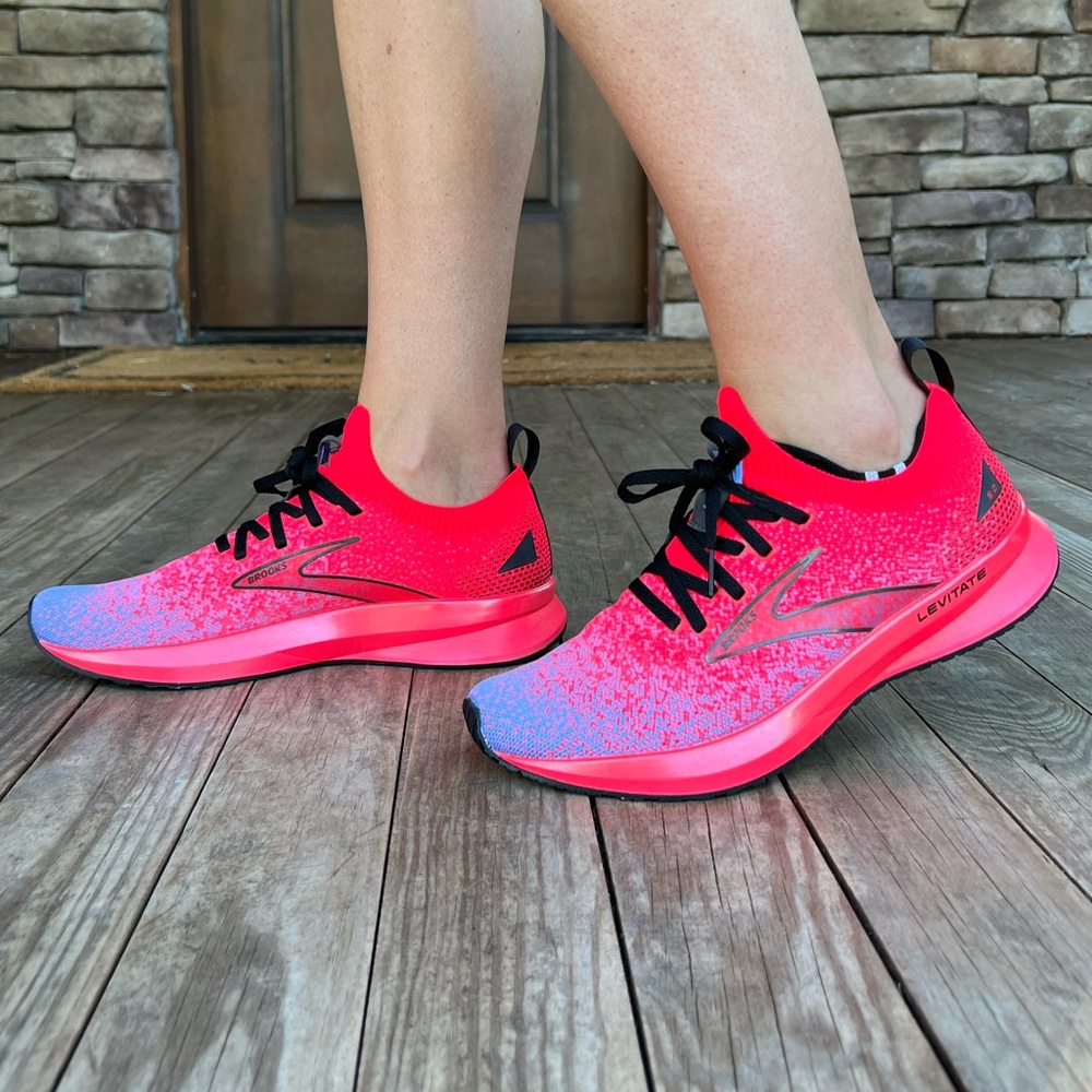 Brooks Levitate Stealthfit 5 running shoes size 9.5 - like new, with box